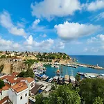 Hadrian Falcon Sea View By Maxi Homes *