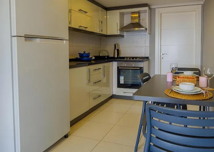 Апартаменты Hadrian Falcon Sea View Stay By Maxi Homes