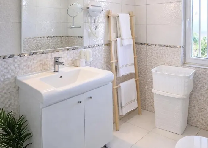 Hadrian Falcon Sea View Stay By Maxi Homes Antalya