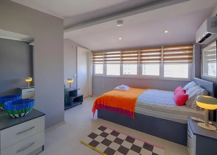 Daire Hadrian Falcon Sea View Stay By Maxi Homes